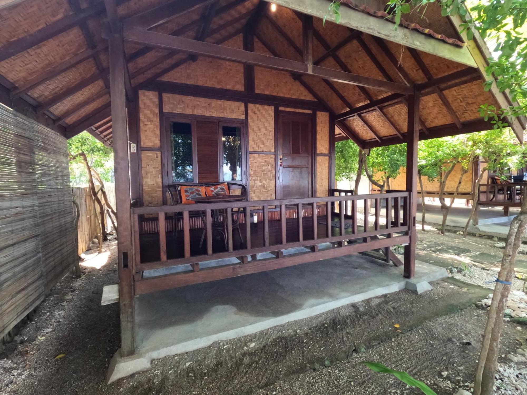 Maryan Moyo Bungalows & Resto Moyo Island エクステリア 写真