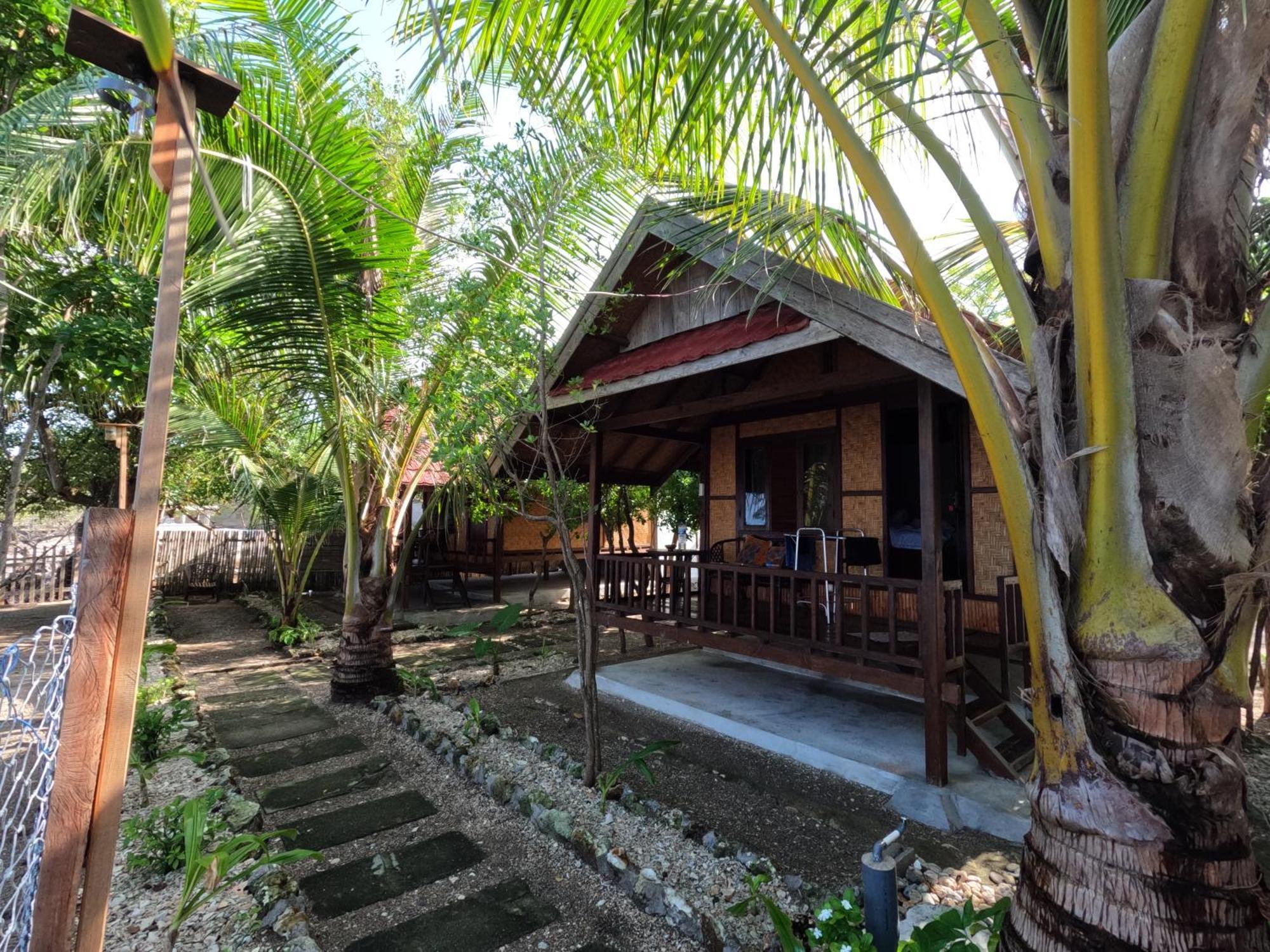 Maryan Moyo Bungalows & Resto Moyo Island エクステリア 写真