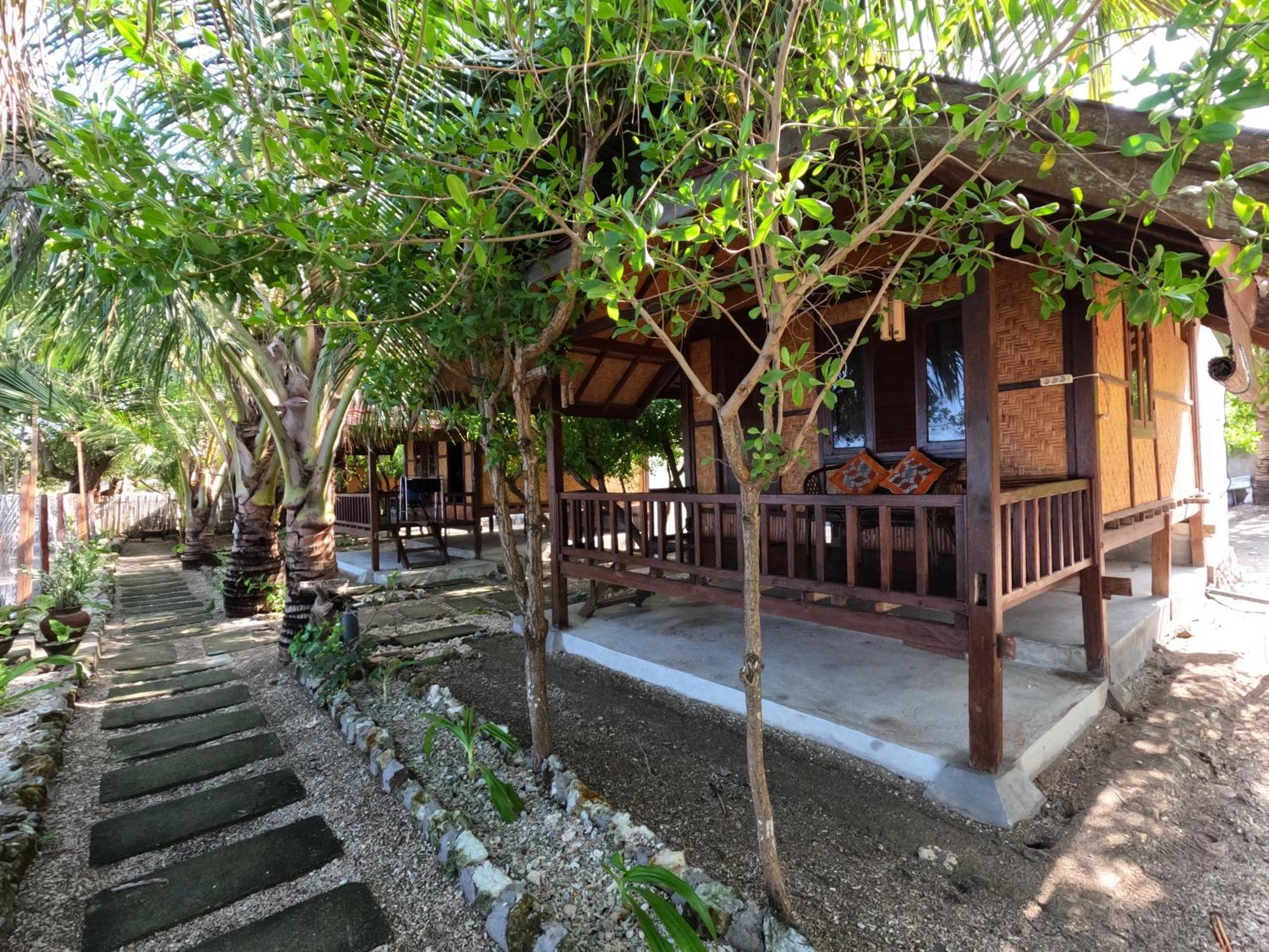 Maryan Moyo Bungalows & Resto Moyo Island エクステリア 写真