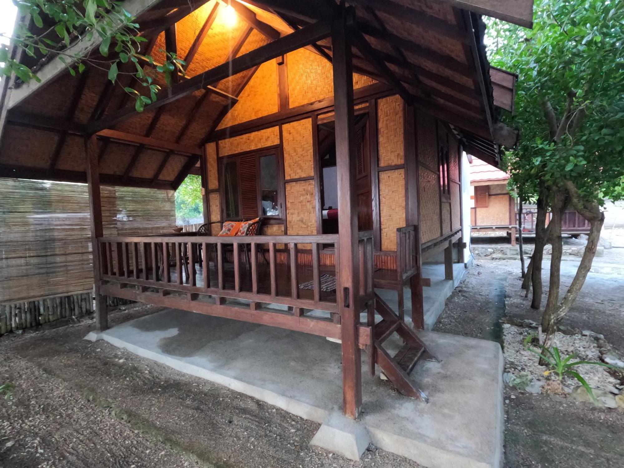 Maryan Moyo Bungalows & Resto Moyo Island エクステリア 写真