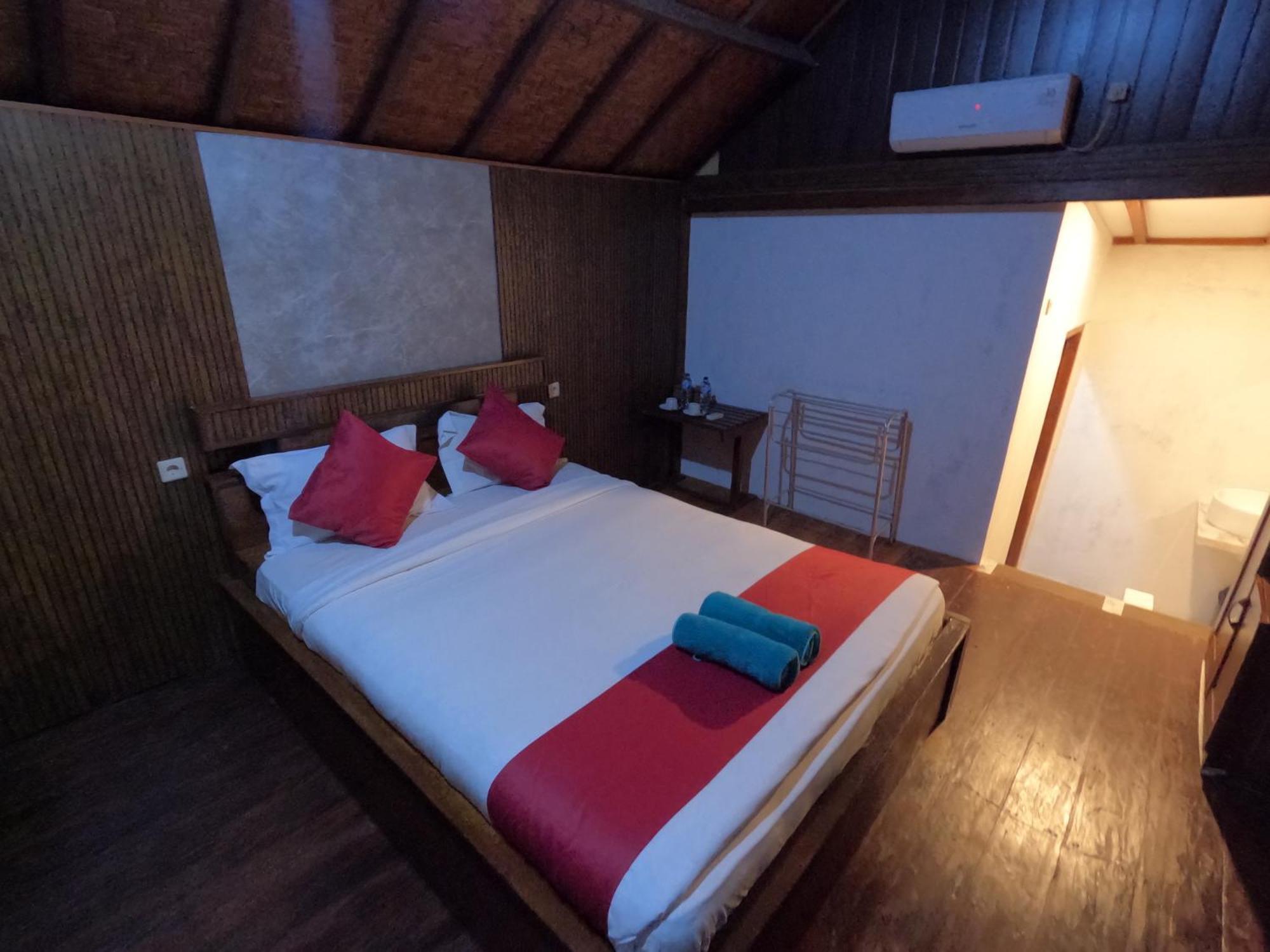 Maryan Moyo Bungalows & Resto Moyo Island エクステリア 写真