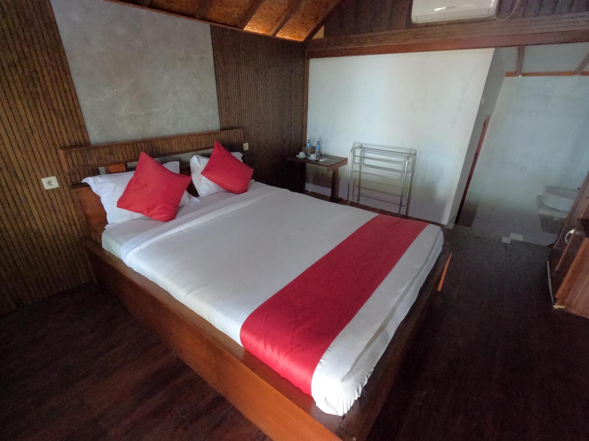 Maryan Moyo Bungalows & Resto Moyo Island エクステリア 写真