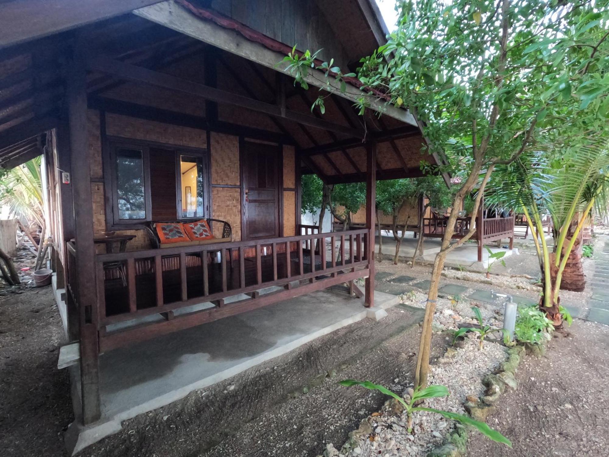 Maryan Moyo Bungalows & Resto Moyo Island エクステリア 写真